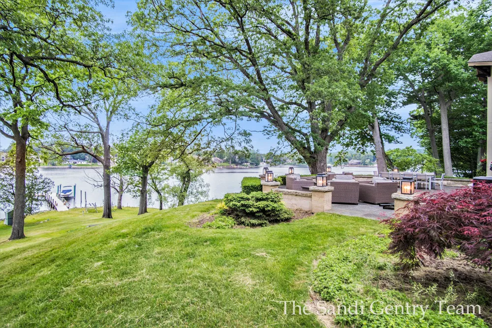 18635 Fruitport Road Spring Lake Township, MI 49456