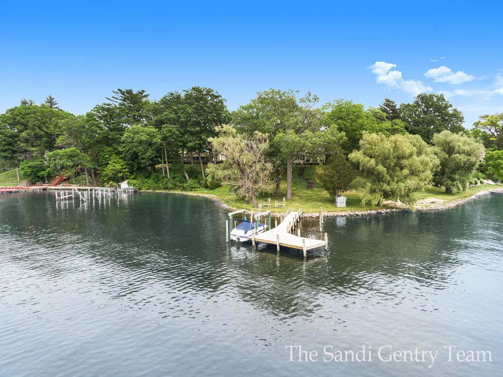 18635 Fruitport Road Spring Lake Township, MI 49456
