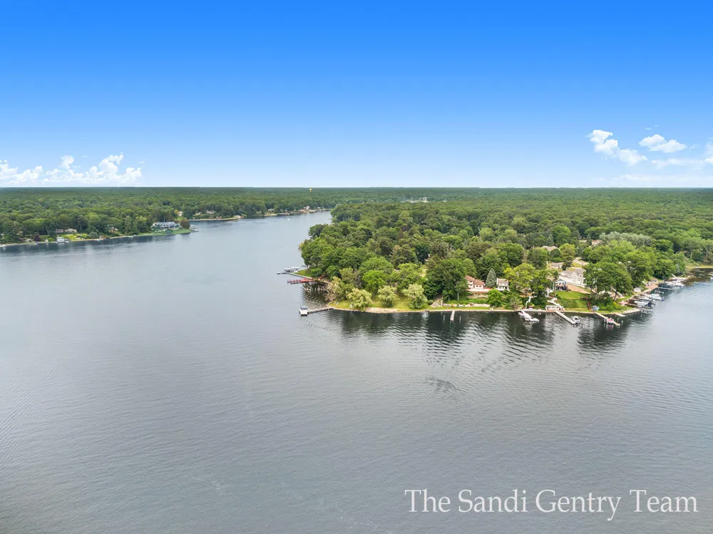 18635 Fruitport Road Spring Lake Township, MI 49456