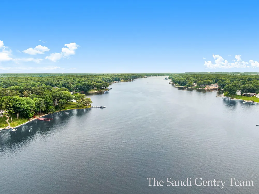 18635 Fruitport Road Spring Lake Township, MI 49456