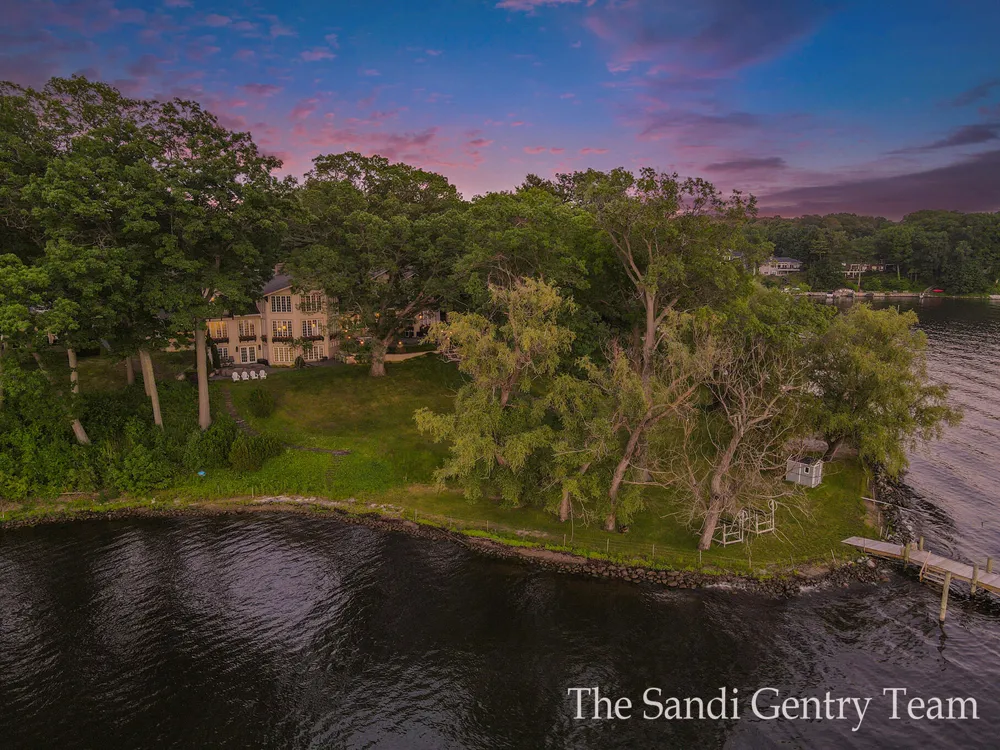 18635 Fruitport Road Spring Lake Township, MI 49456