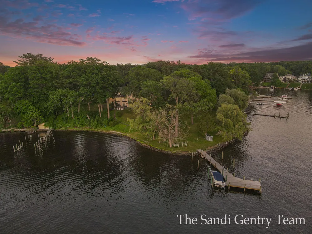 18635 Fruitport Road Spring Lake Township, MI 49456