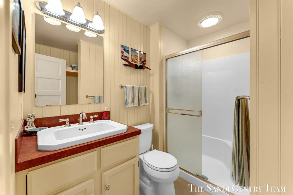 18215 Spindle Drive Grand Haven Charter Township, MI 49417