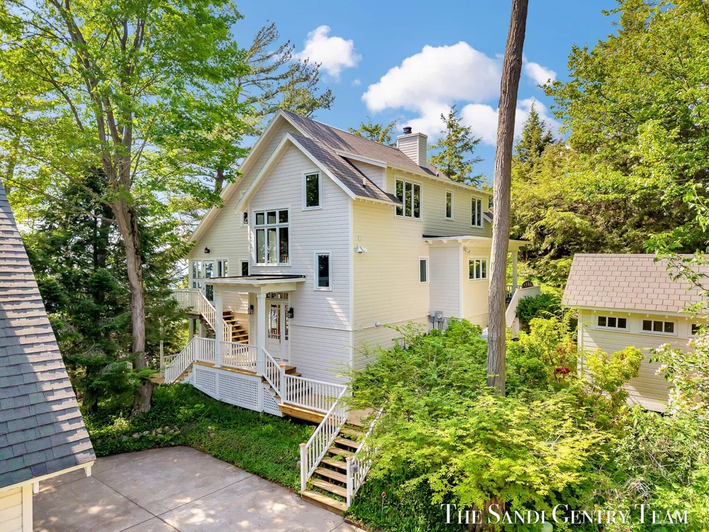 18215 Spindle Drive Grand Haven Charter Township, MI 49417