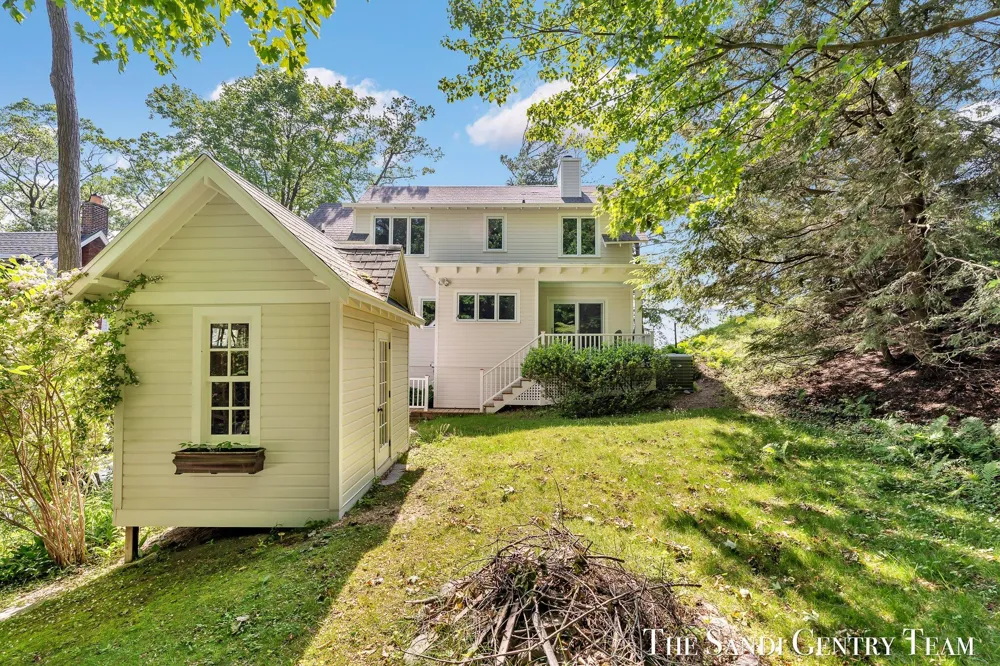 18215 Spindle Drive Grand Haven Charter Township, MI 49417