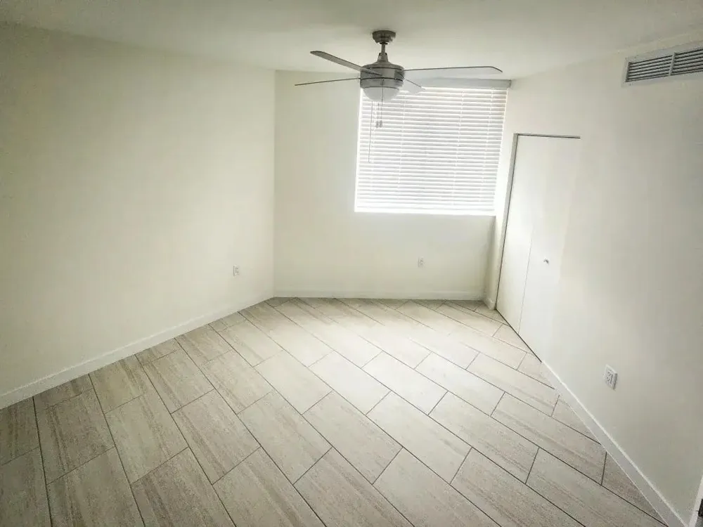 11850 SW 216th St Miami, FL 33170