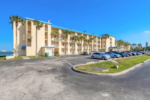 3131 S Ridgewood Avenue #101