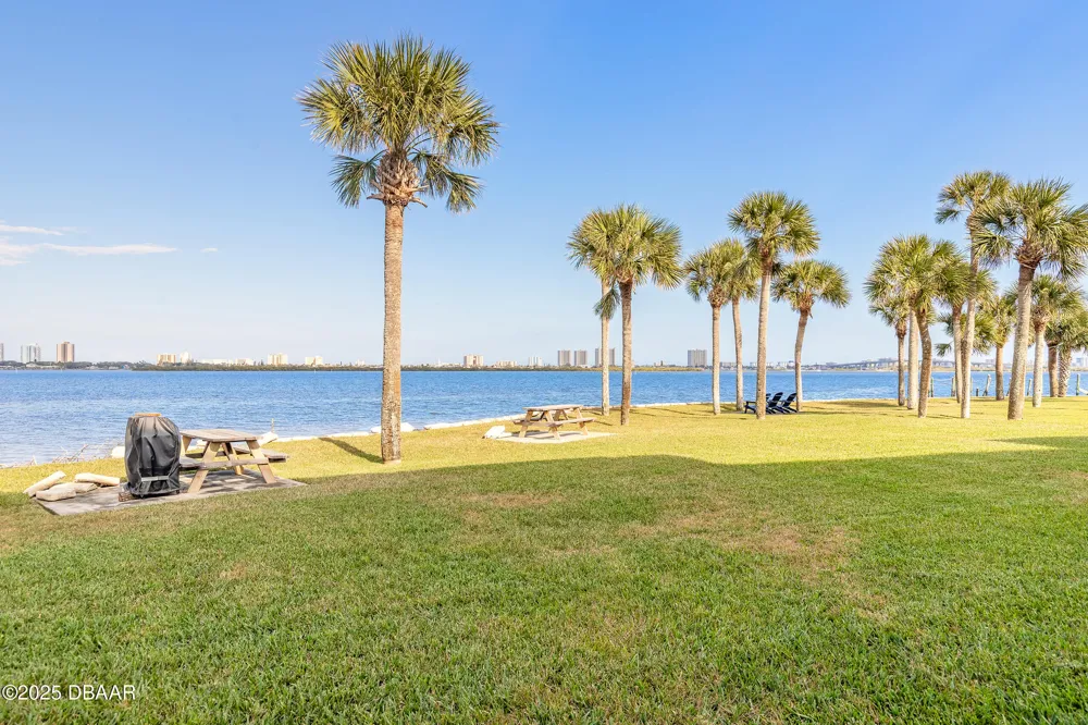 3131 S Ridgewood Avenue #101 South Daytona, FL 32119