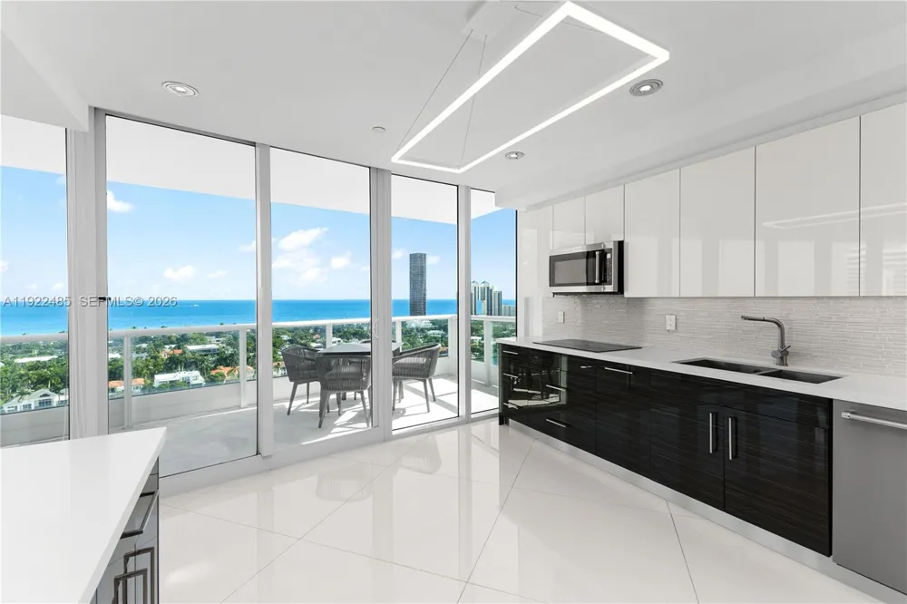 19955 NE 38th Ct #2205 Aventura, FL 33180
