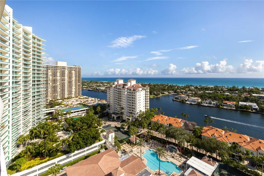 19955 NE 38th Ct #2205 Aventura, FL 33180