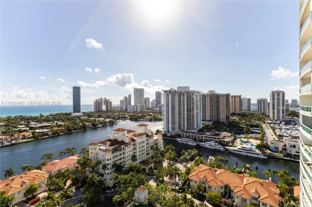 19955 NE 38th Ct #2205 Aventura, FL 33180