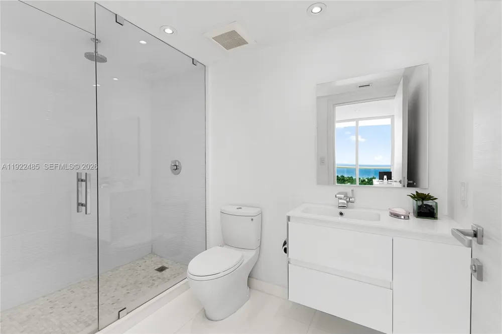 19955 NE 38th Ct #2205 Aventura, FL 33180