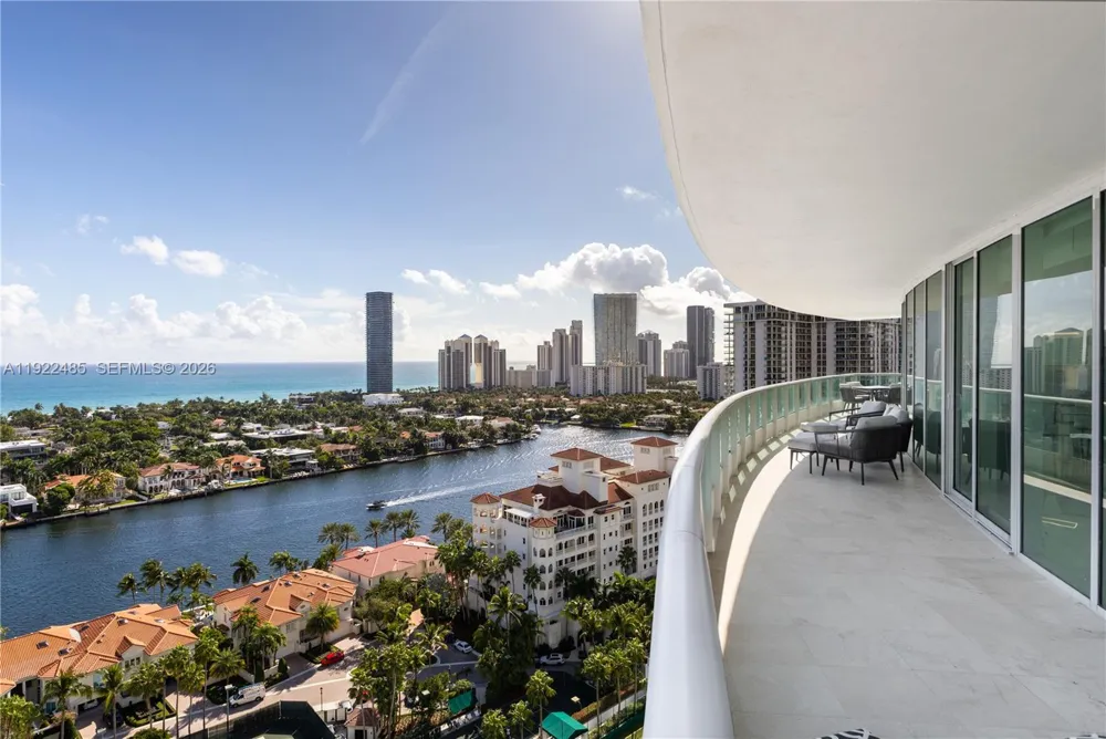 19955 NE 38th Ct #2205 Aventura, FL 33180