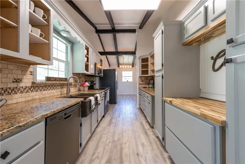 132 Zenna Drive Mathis, TX 78368