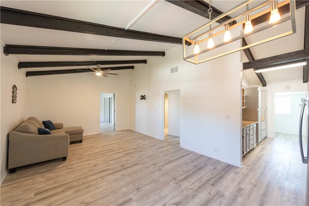 132 Zenna Drive Mathis, TX 78368
