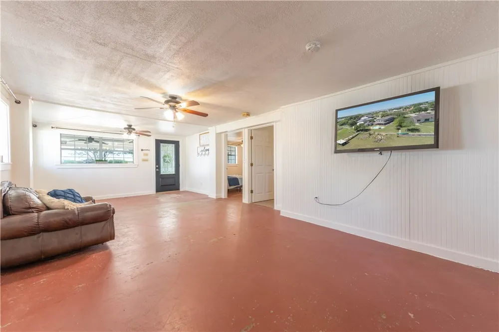 132 Zenna Drive Mathis, TX 78368