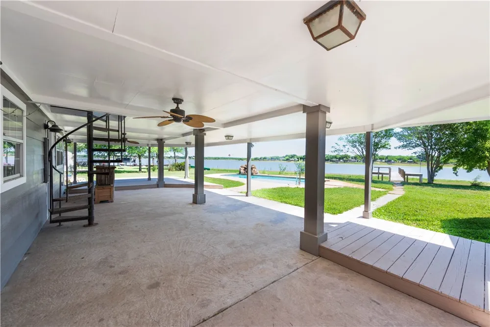 132 Zenna Drive Mathis, TX 78368