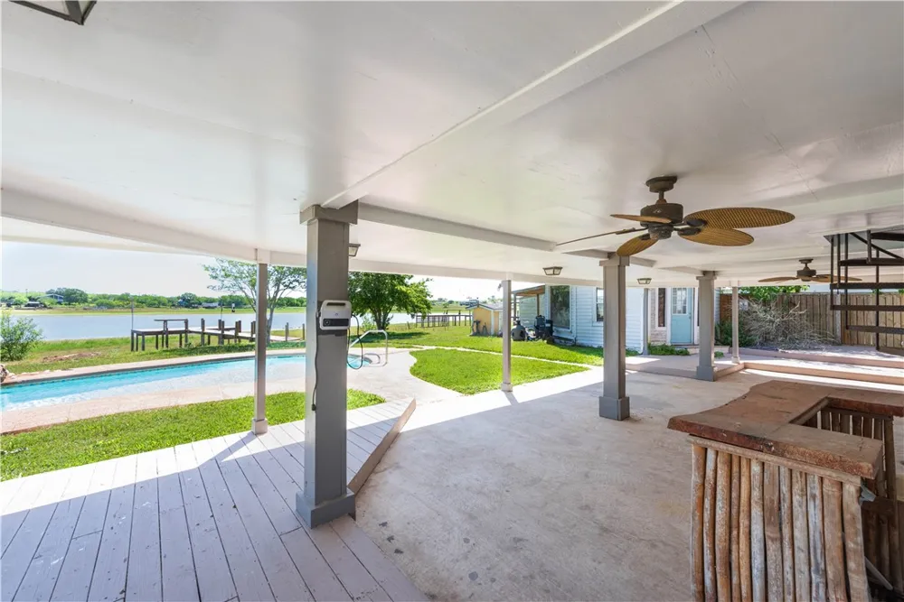 132 Zenna Drive Mathis, TX 78368