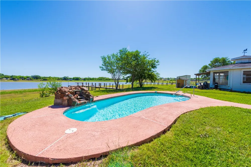 132 Zenna Drive Mathis, TX 78368