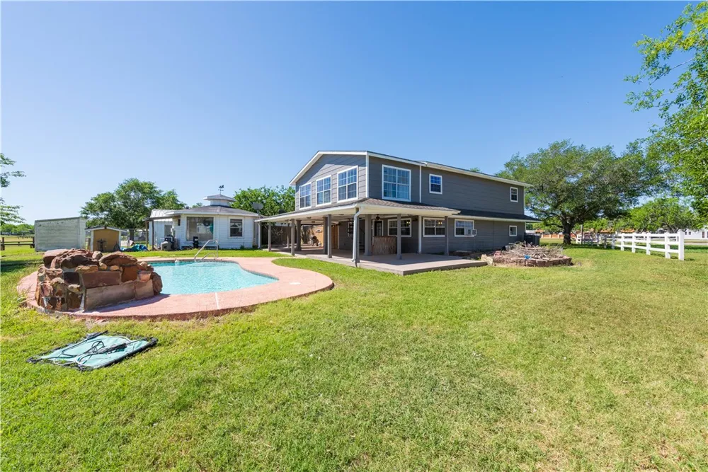 132 Zenna Drive Mathis, TX 78368