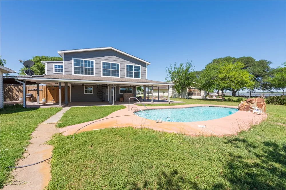 132 Zenna Drive Mathis, TX 78368