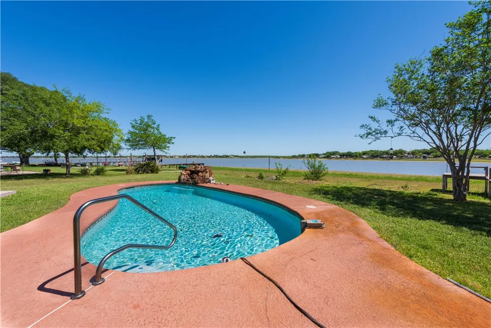 132 Zenna Drive Mathis, TX 78368