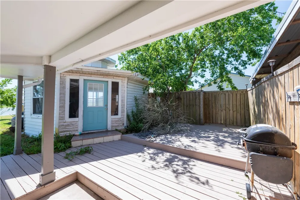 132 Zenna Drive Mathis, TX 78368