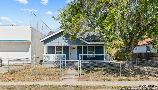 2537 W Southcross San Antonio, TX 78211