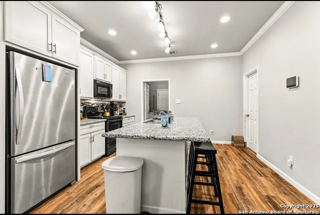 2537 W Southcross San Antonio, TX 78211