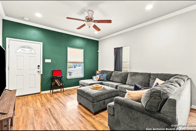 2537 W Southcross San Antonio, TX 78211