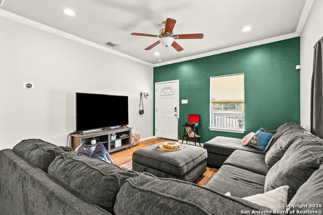 2537 W Southcross San Antonio, TX 78211