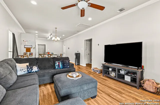 2537 W Southcross San Antonio, TX 78211
