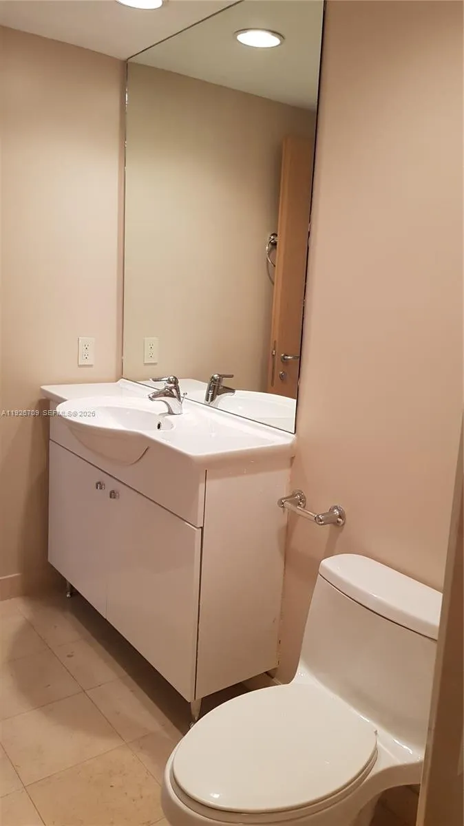1850 S Ocean Dr #1405 Hallandale Beach, FL 33009