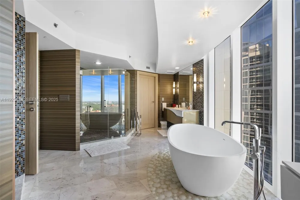 17201 Collins Ave #3505 Sunny Isles Beach, FL 33160
