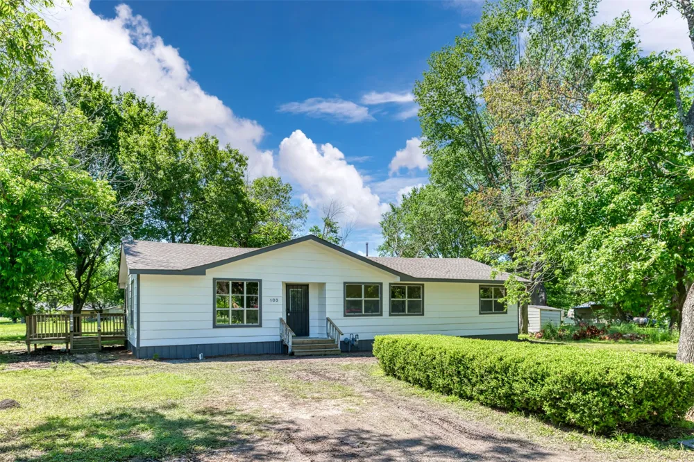 103 Ivy Street Goodlow, TX 75144