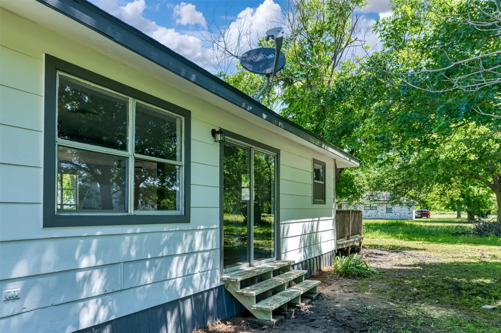 103 Ivy Street Goodlow, TX 75144