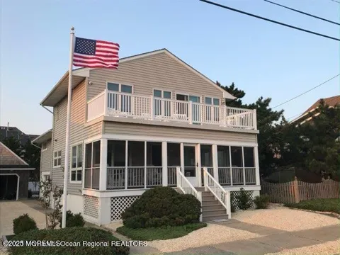 10 E STREET