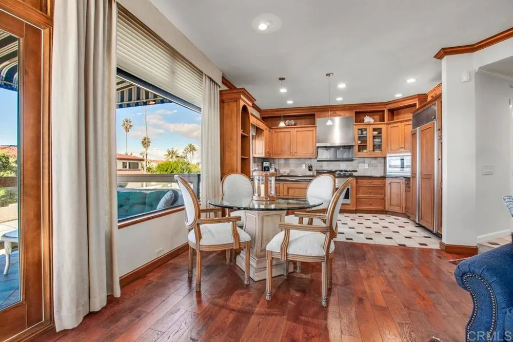 373 Coast Blvd #2 La Jolla, CA 92037