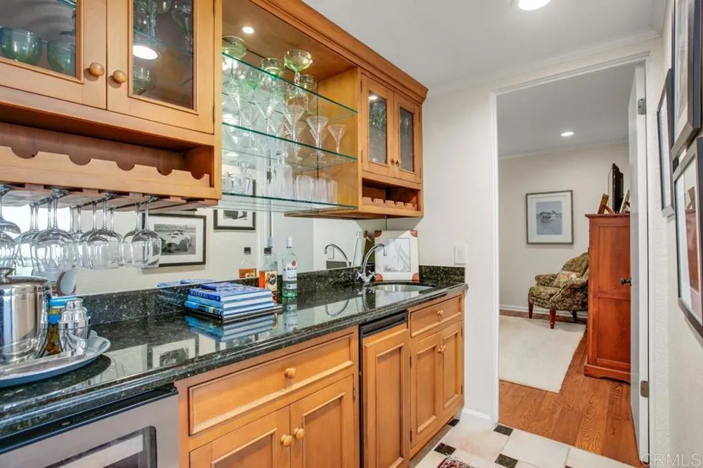 373 Coast Blvd #2 La Jolla, CA 92037