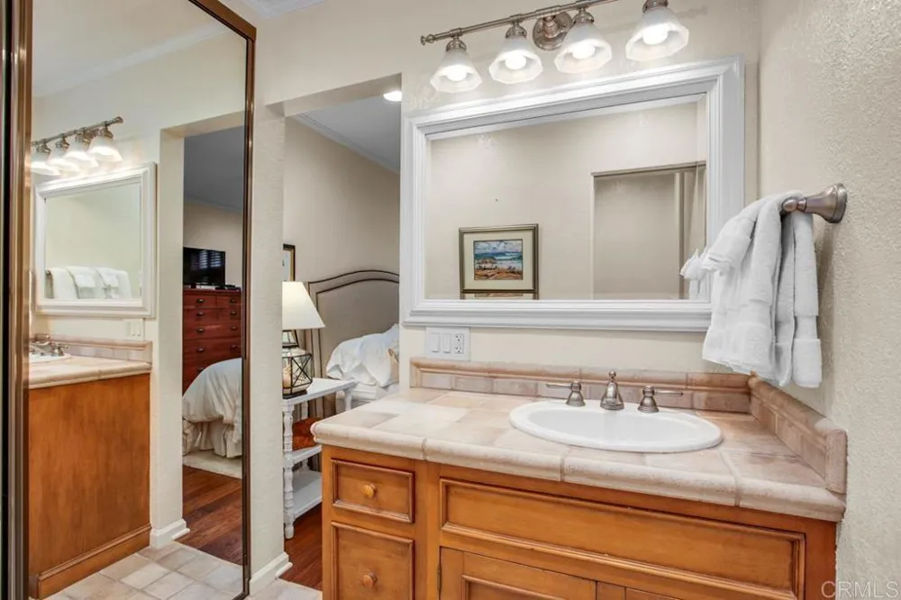 373 Coast Blvd #2 La Jolla, CA 92037
