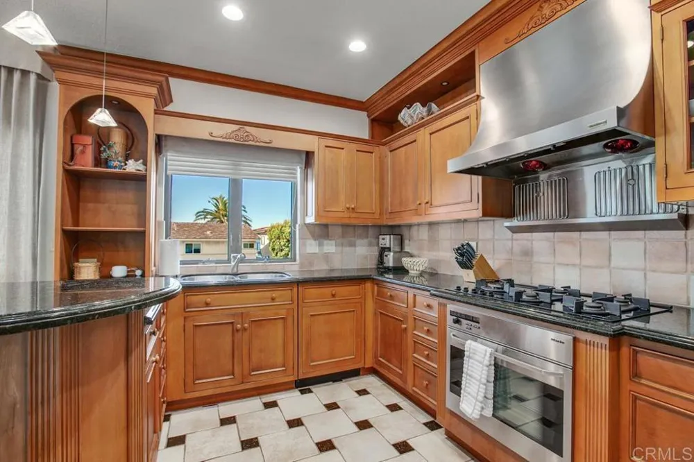 373 Coast Blvd #2 La Jolla, CA 92037