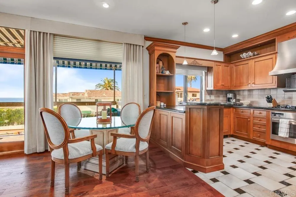 373 Coast Blvd #2 La Jolla, CA 92037
