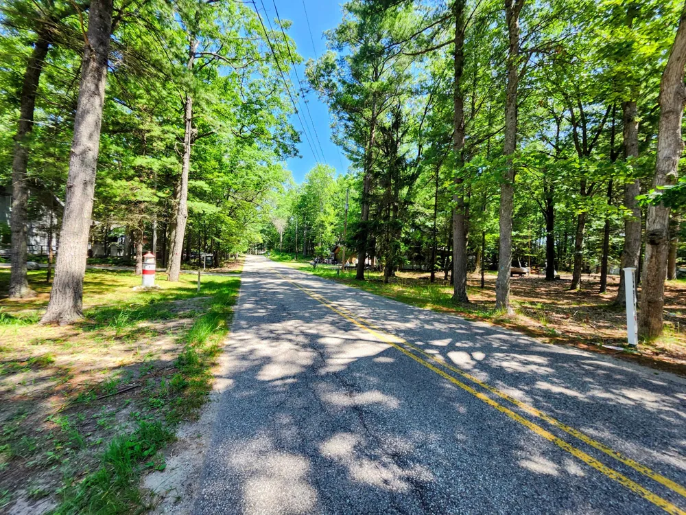 6395 S Lakeshore Drive Pentwater, MI 49449
