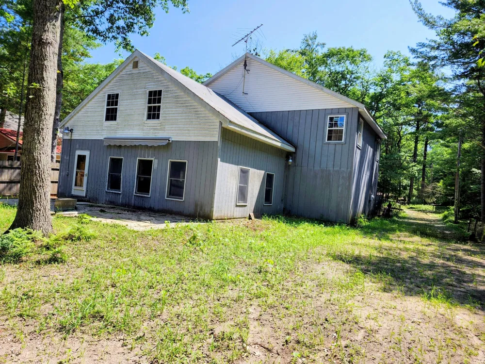 6395 S Lakeshore Drive Pentwater, MI 49449
