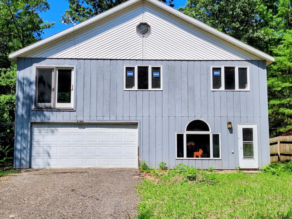 6395 S Lakeshore Drive Pentwater, MI 49449