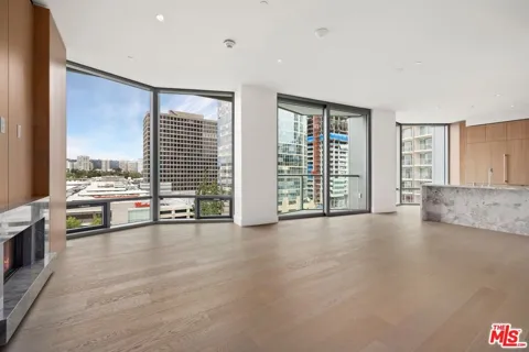 211 W Elm Court #6E