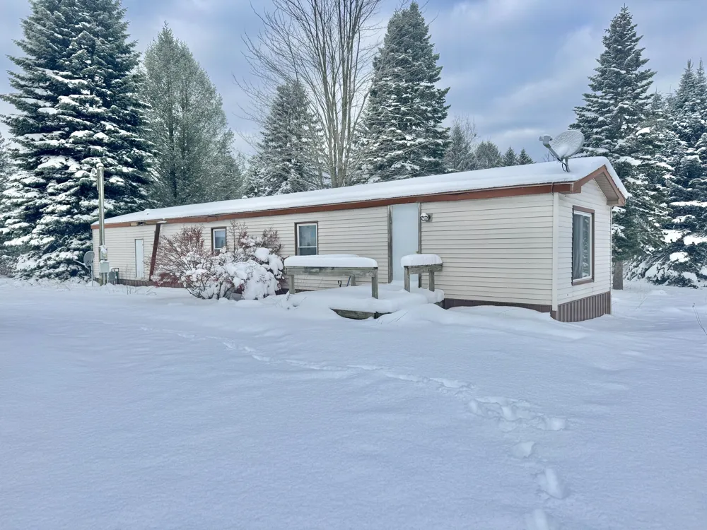 9941 210th Avenue Lincoln Township, MI 49677