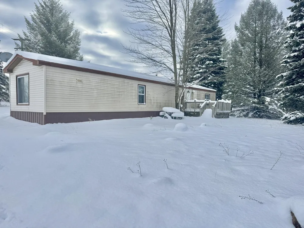 9941 210th Avenue Lincoln Township, MI 49677