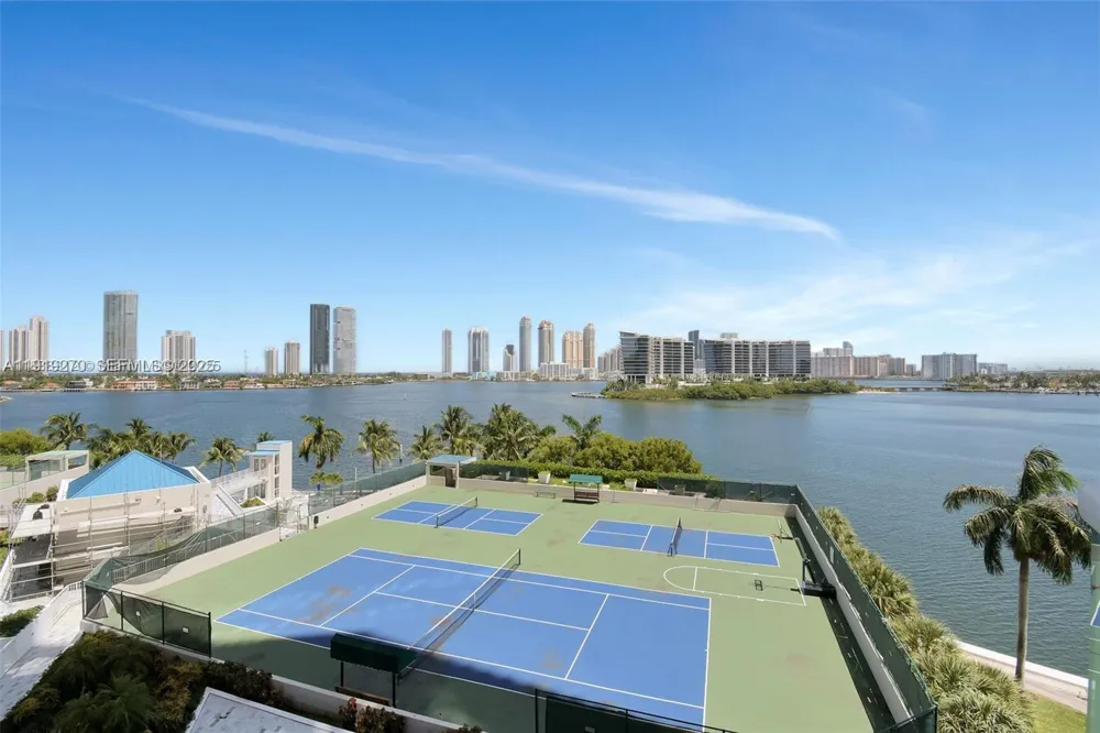 3370 Hidden Bay Dr #511 Aventura, FL 33180
