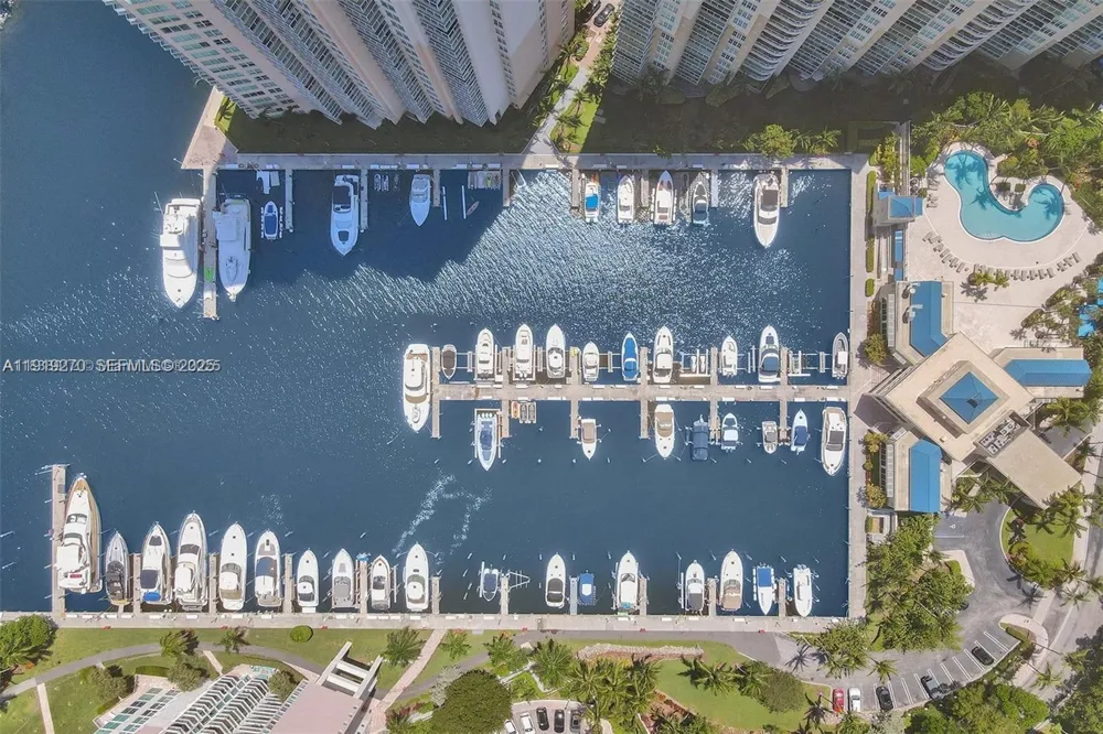 3370 Hidden Bay Dr #511 Aventura, FL 33180